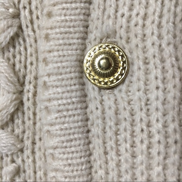 Vtg Classic Elements Petite Chunky Grandma Sweater Tan Emb gold metal button… - Picture 4 of 12